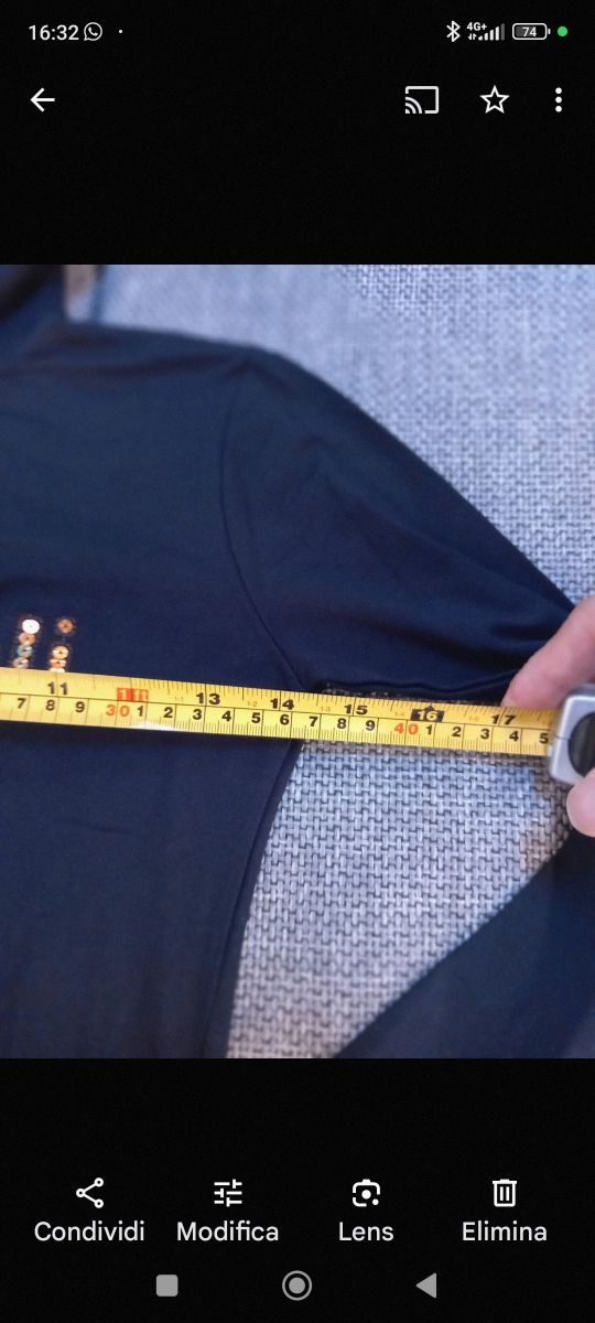 Maglia dolcevita con scritta paillettes