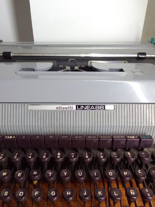 Maquina de escribir antigua