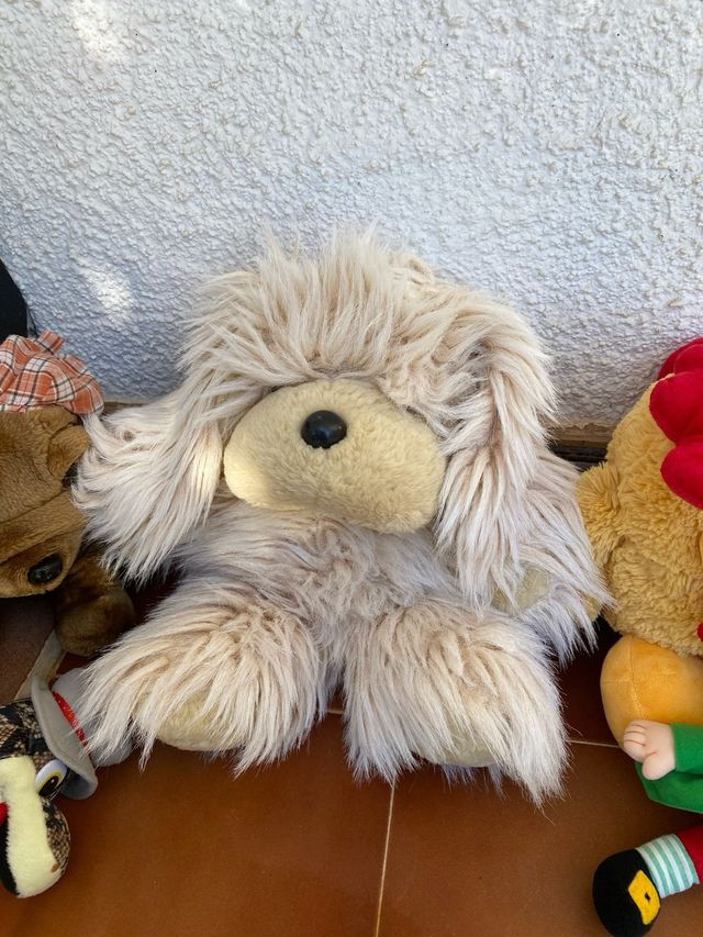 UN SACCO DI ANIMALI DI PELUCHE