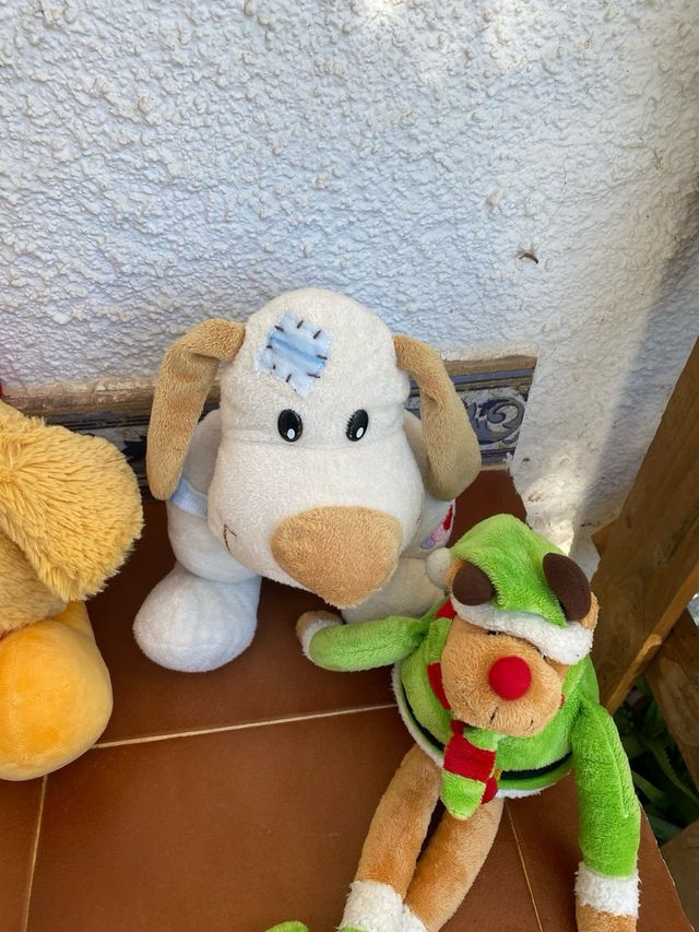 UN SACCO DI ANIMALI DI PELUCHE