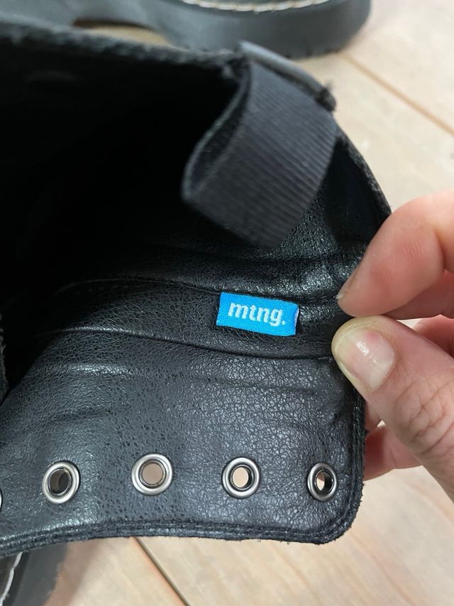 Estupendas Botas de piel Mustang