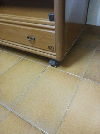 Mueble TV con ruedas