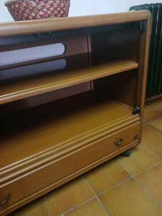 Mueble TV con ruedas