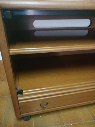 Mueble TV con ruedas