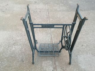 Pie de maquina de coser