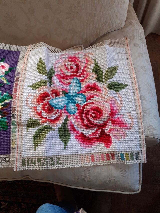 Conjunto de labor de punto de cruz.