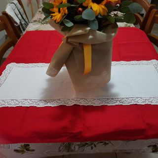 Centrotavola in lino grezzo fatto a mano