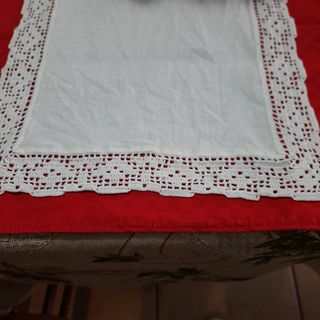 Centrotavola in lino grezzo fatto a mano