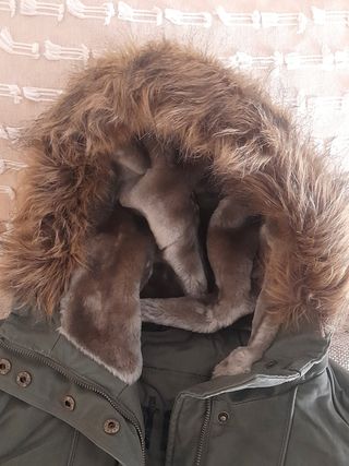 Abrigo de chica, verde con capucha. Como nuevo.