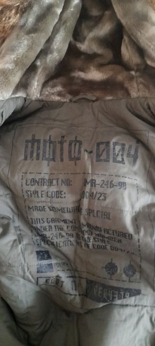 Abrigo de chica, verde con capucha. Como nuevo.