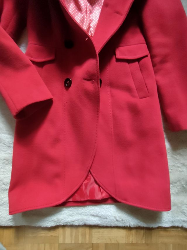 abrigo rojo lana bolsillos capucha