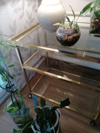 Mesa carro auxiliar, latón y cristal