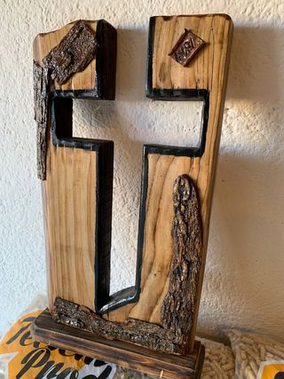 CROCE IN LEGNO DA TAVOLO 40X24X6 