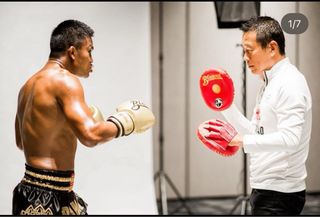 Guantes de Boxeo Buakaw 12 oz.