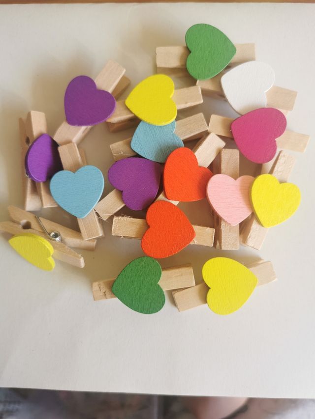 Lote 95 pinzas ropa con corazones DIY