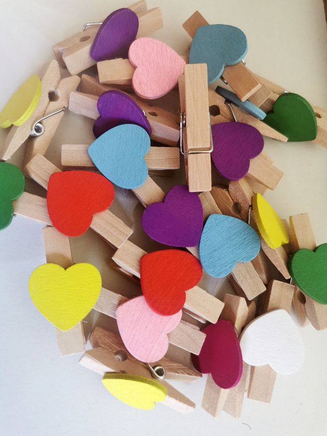 Lote 95 pinzas ropa con corazones DIY