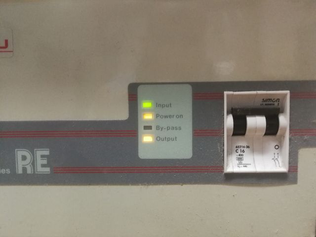 Estabilizador de tensión 2000V