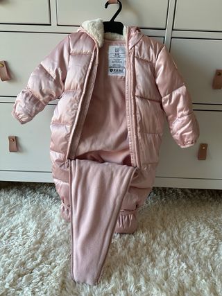 Buzo bebe rosa GAP sin estrenar