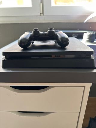 play 4 con juegos y mando 