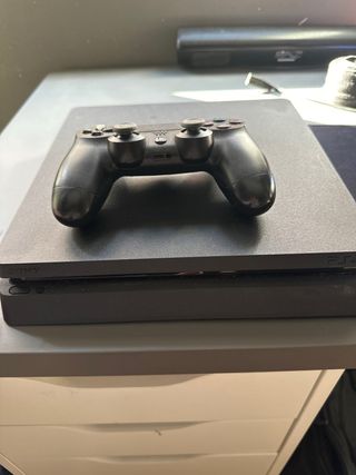 play 4 con juegos y mando 
