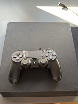 play 4 con juegos y mando 