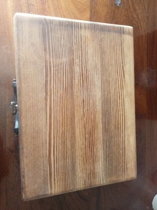 Tocadiscos en madera natural