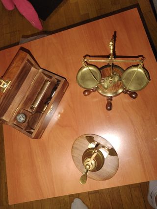 lote náutico vintage brújula,lupa, balanza,timbre