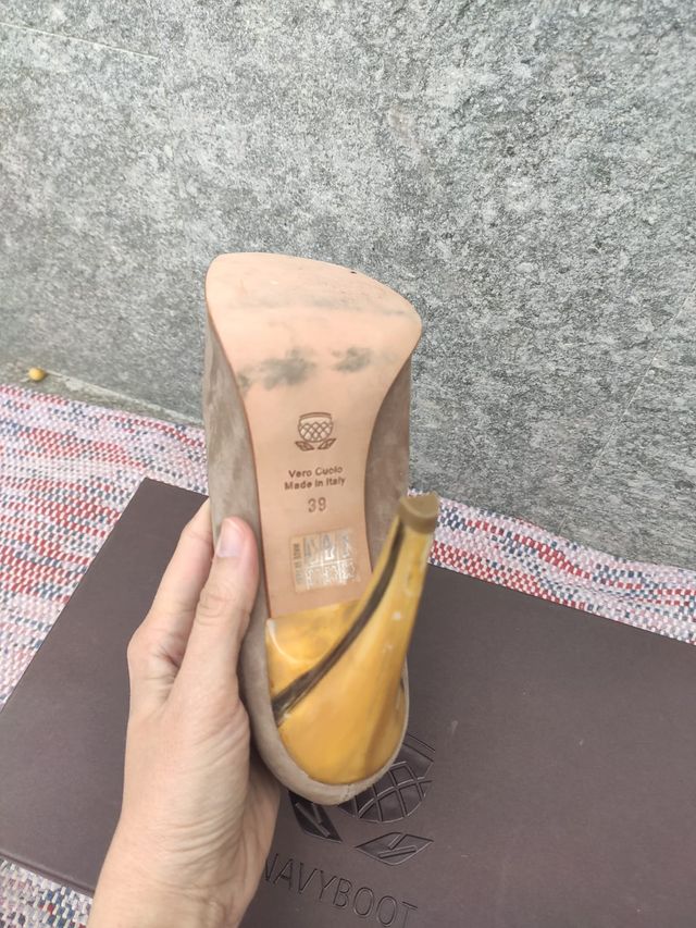 Scarpe Décolleté con tacco. Vero cuoio. Made Italy