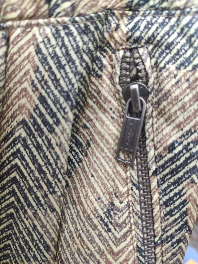 Pantaloni Diesel. Fantasia pitonati da donna.