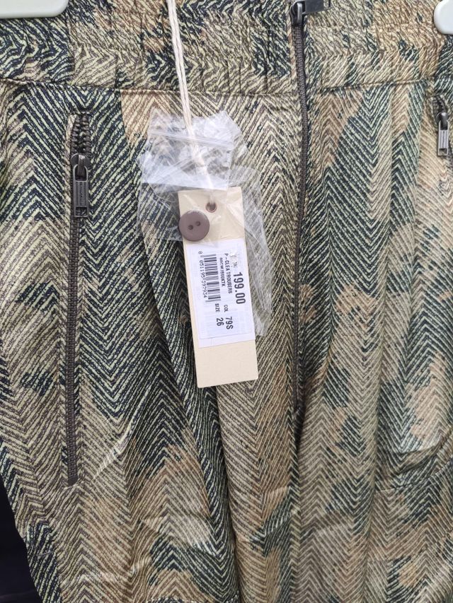 Pantaloni Diesel. Fantasia pitonati da donna.