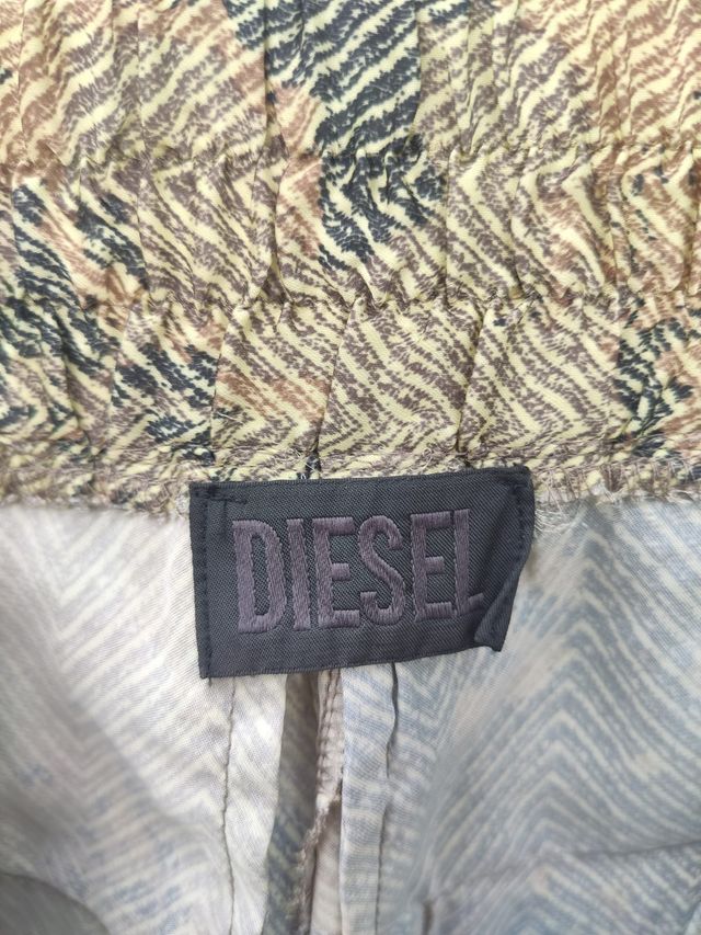 Pantaloni Diesel. Fantasia pitonati da donna.