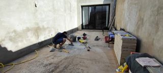 Manitas (Alicatador, pintor, montador)