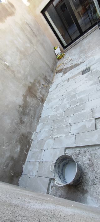 Manitas (Alicatador, pintor, montador)