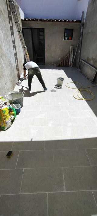 Manitas (Alicatador, pintor, montador)