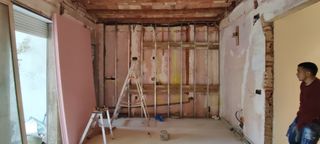 Manitas (Alicatador, pintor, montador)