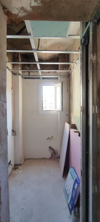 Manitas (Alicatador, pintor, montador)