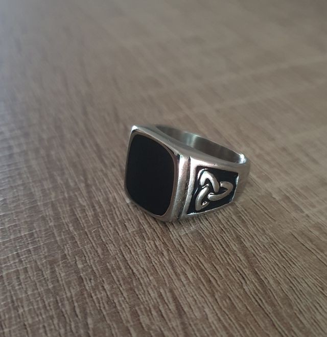 Anillo de Acero Triqueta