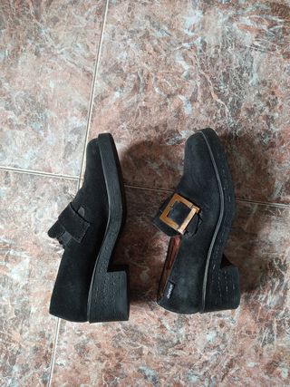 Zapatos con un poco de tacón talla 36-37