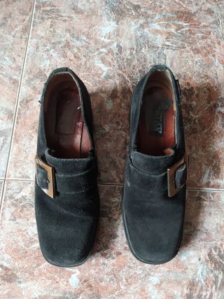 Zapatos con un poco de tacón talla 36-37
