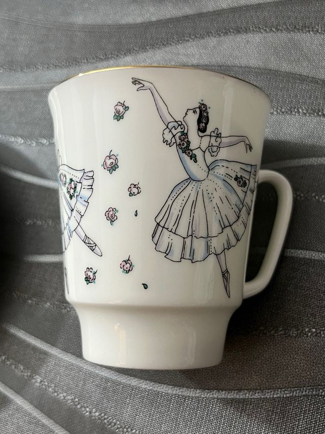 Juego taza y dos platillos porcelana fina