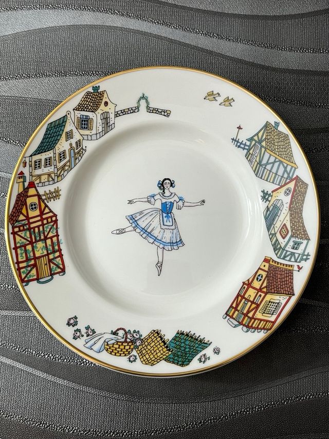 Juego taza y dos platillos porcelana fina