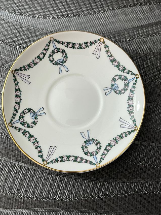 Juego taza y dos platillos porcelana fina