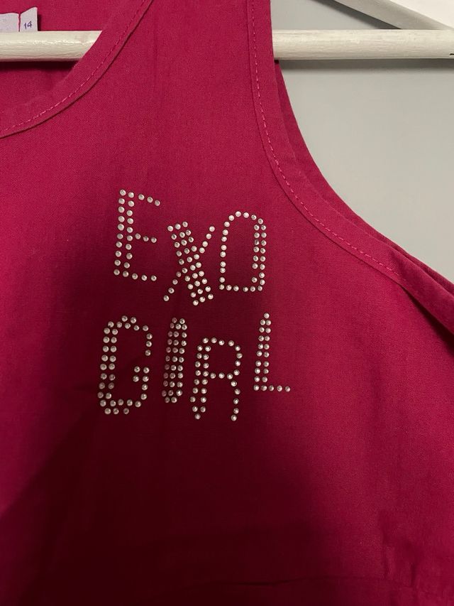 Vestido fucsia de niña