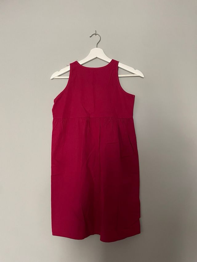 Vestido fucsia de niña