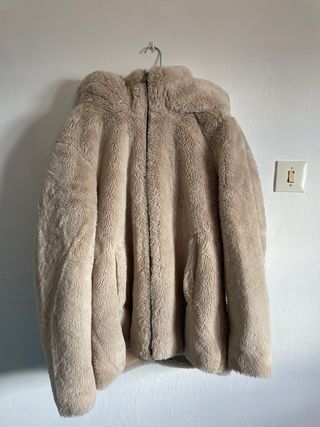 Chaqueton de pelo sintético beige