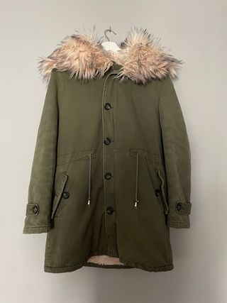 Chaqueton parka mujer. Verde con capucha de pelo
