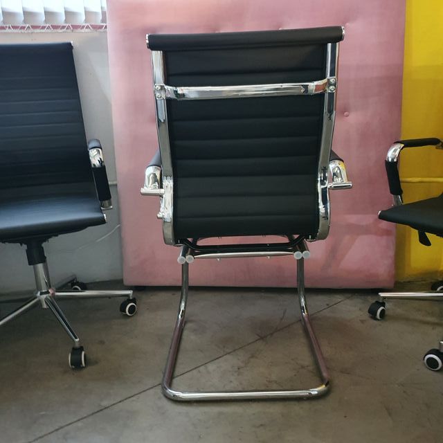 NUOVE sedie bianche o nere