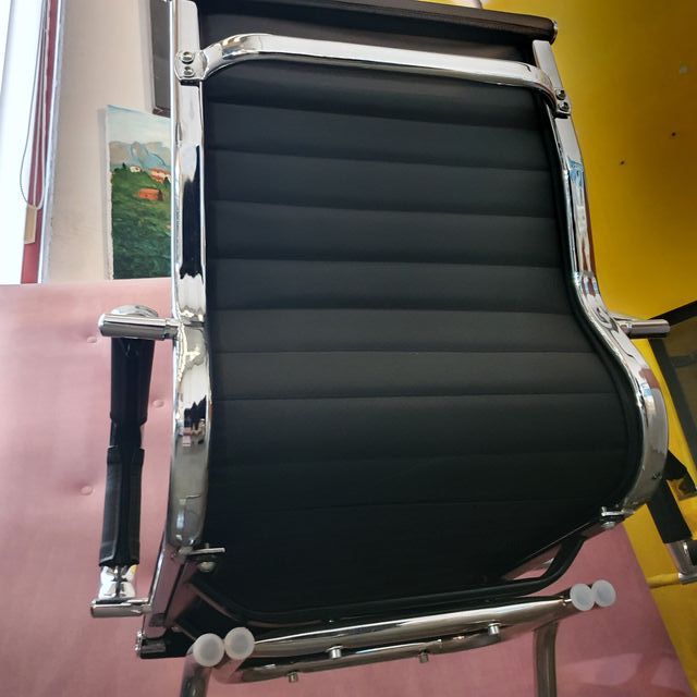 NUOVE sedie bianche o nere