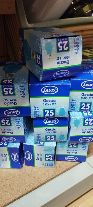 9 Bombetes blaves E27