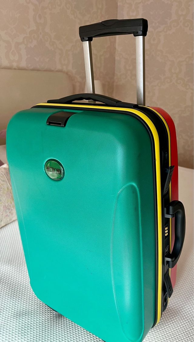 Maleta rigida marca Crown